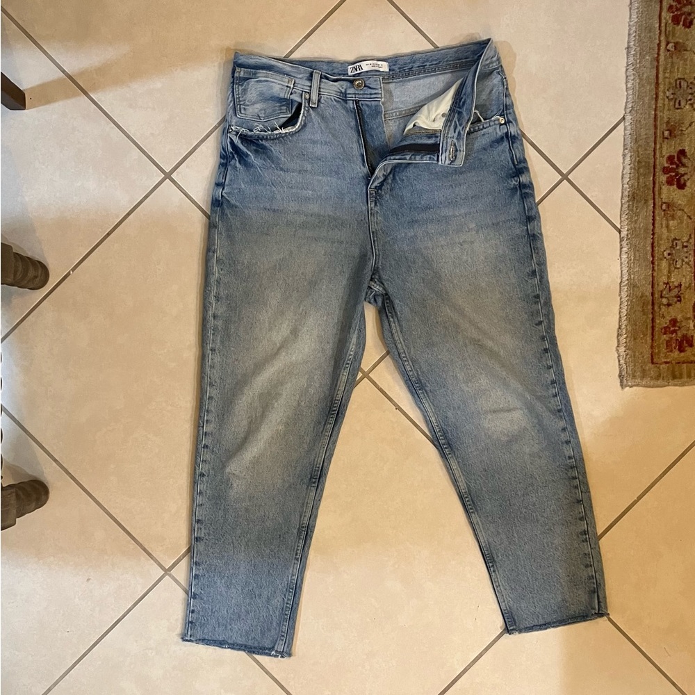 ZARA Cropped light wash jeans